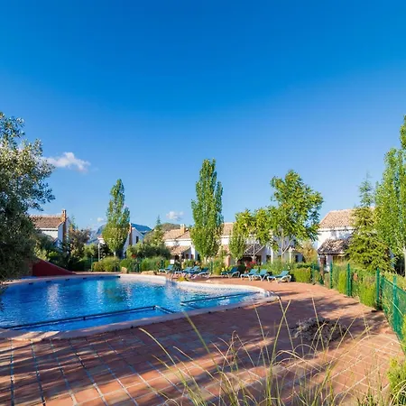 2-bedroom Ibipozo With Pool Holiday home